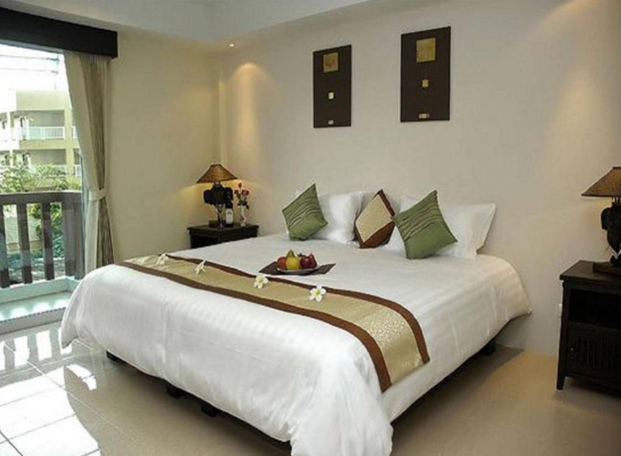 My Hotel - SHA Extra Plus Patong Esterno foto