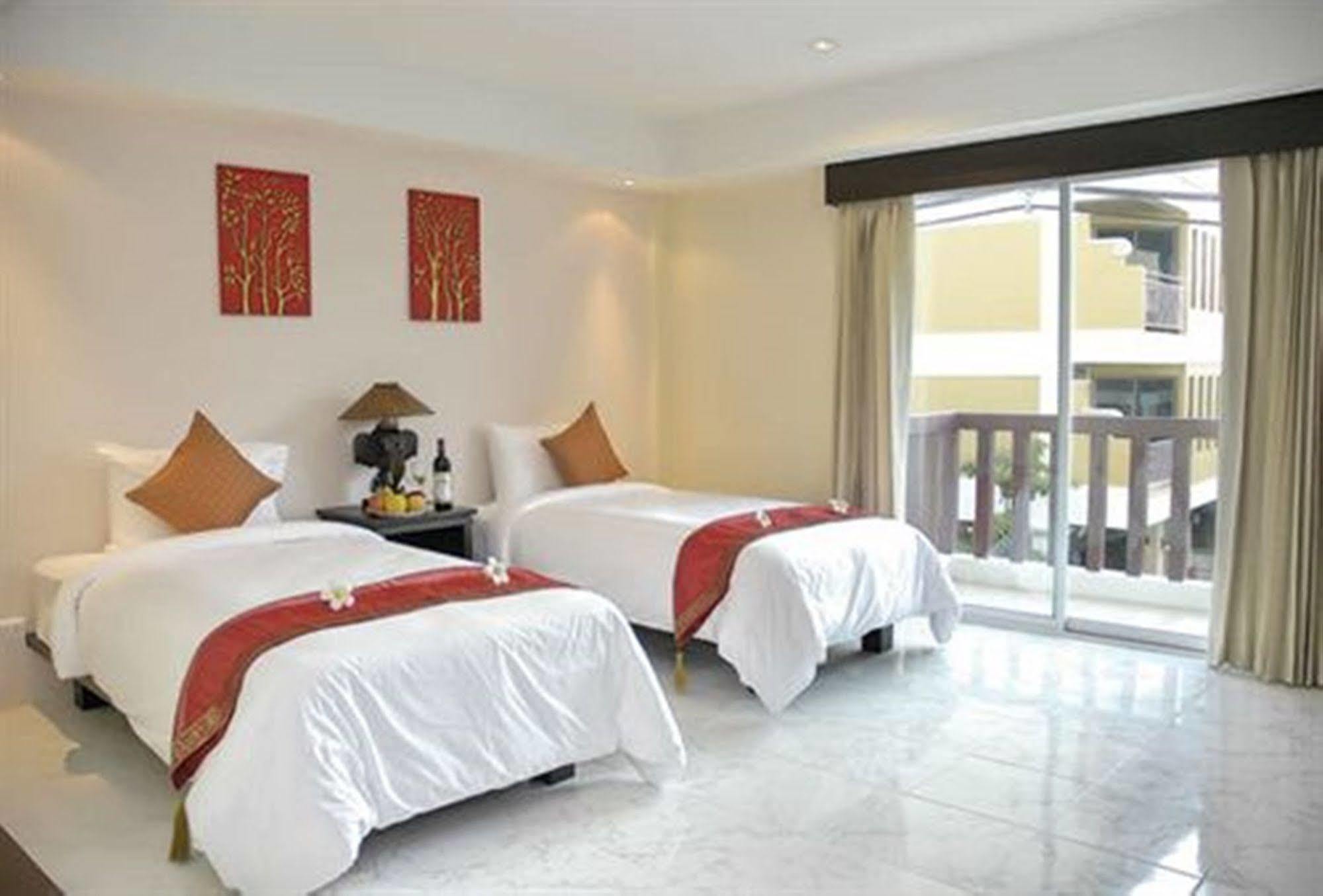 My Hotel - SHA Extra Plus Patong Esterno foto