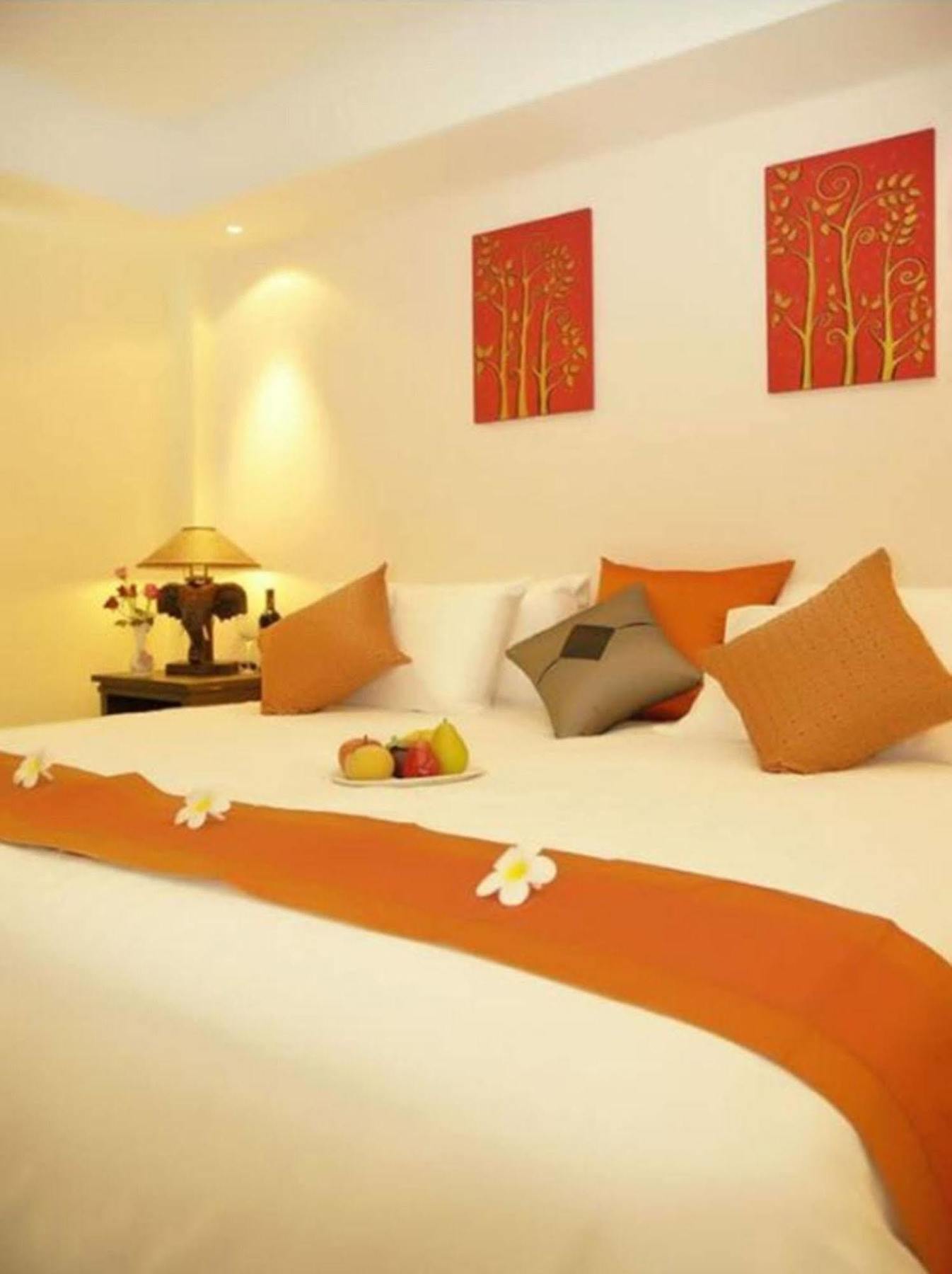 My Hotel - SHA Extra Plus Patong Esterno foto