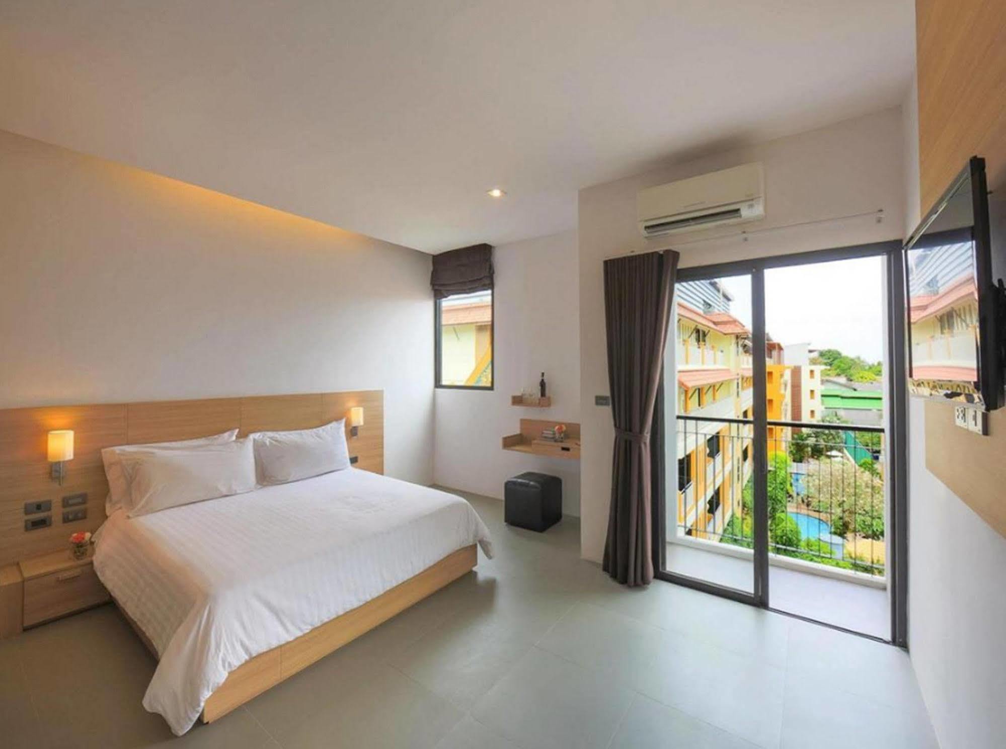 My Hotel - SHA Extra Plus Patong Esterno foto